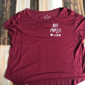 maroon t shirt